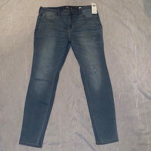 🔥NWT Hollister High-Rise Super Skinny Jeans: SZ: 15R 32W/30L New with Tags🔥